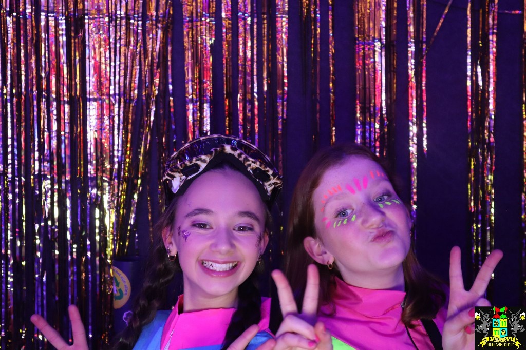 ../Images/Jeugd Opwarmbal Photobooth 275.jpg